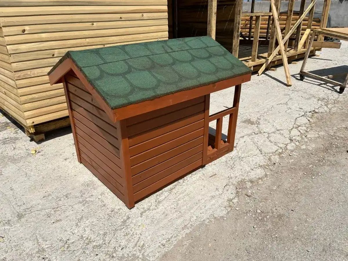 Verandalı ahşap köpek kulübesi — 130 × 90 cm